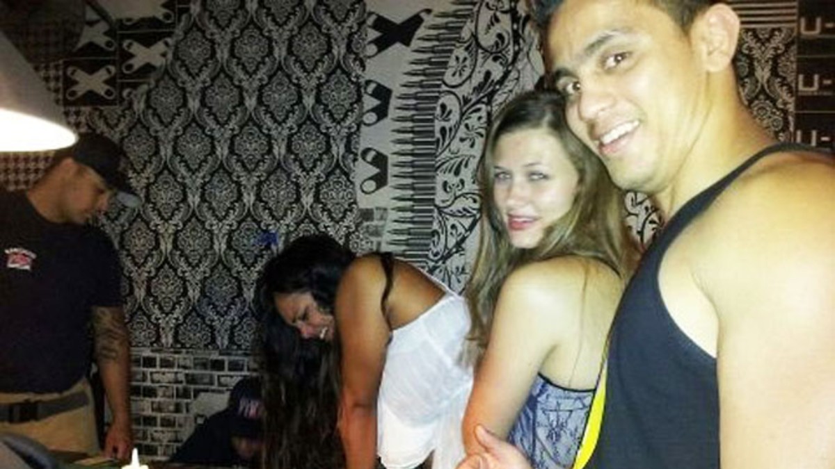 No dio pie con bola: se atascó en una mesa de pool
