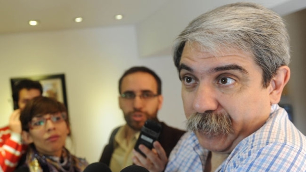 Acusó de traidor a Moyano y lo comparó con Vandor