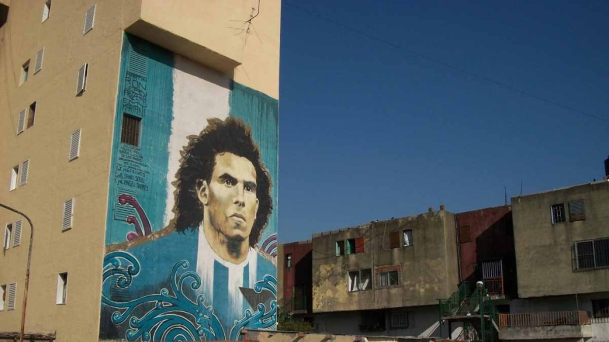 Cómo es la vida del último Tevez de Fuerte Apache