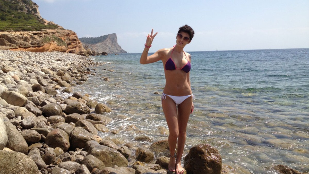 Silvina Luna le entregó el anillo al novio en Ibiza