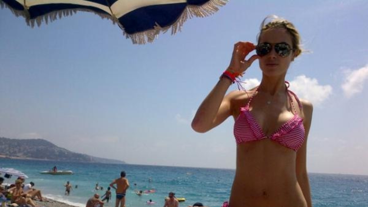 Chechu Bonelli peló el lomo en la playa de Niza