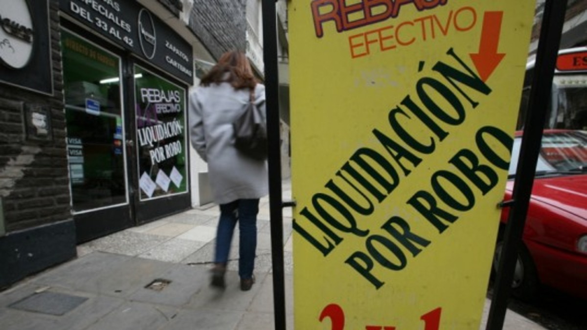 Liquidaba todo por los robos y volvieron a asaltarlo