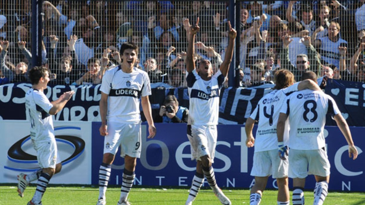 Gimnasia arrancó con todo y venció a Boca Unidos