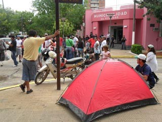 Intendente enfurece porque lo tildan de "violento"