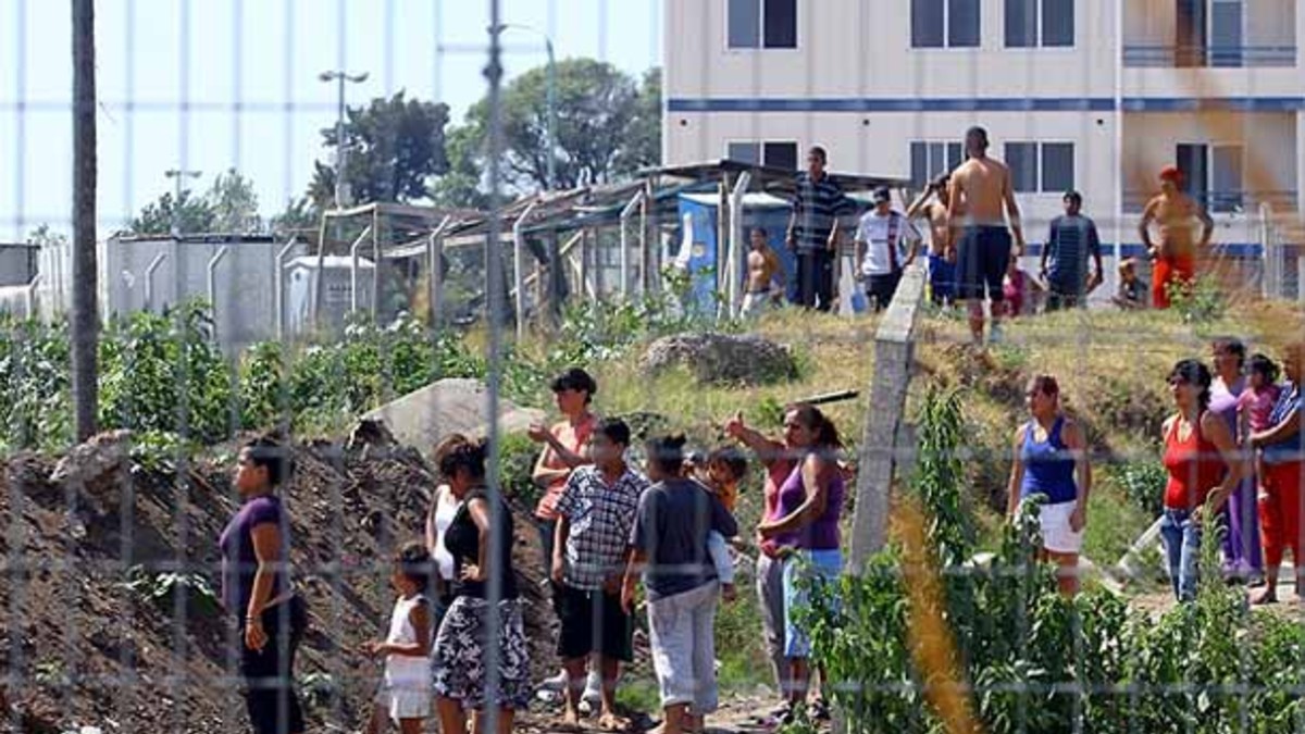 Más de 500 vecinos usurpan viviendas sociales