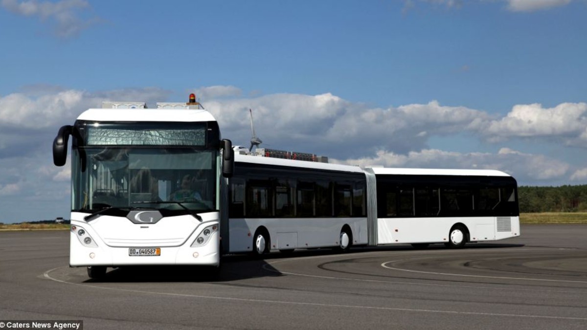 Presentan un colectivo triple que puede llevar hasta 256 pasajeros