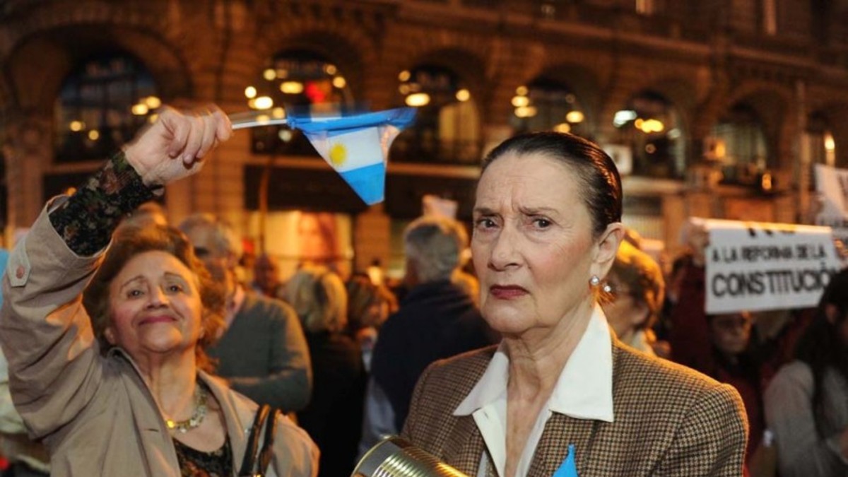 Realizan cacerolazos en la Ciudad y el interior del país Realizan cacerolazos en la Ciudad y el interior del país