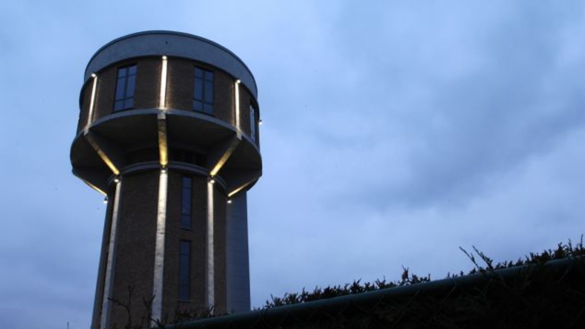 Lavan la cara a torre nazi y ahora es mansión de lujo