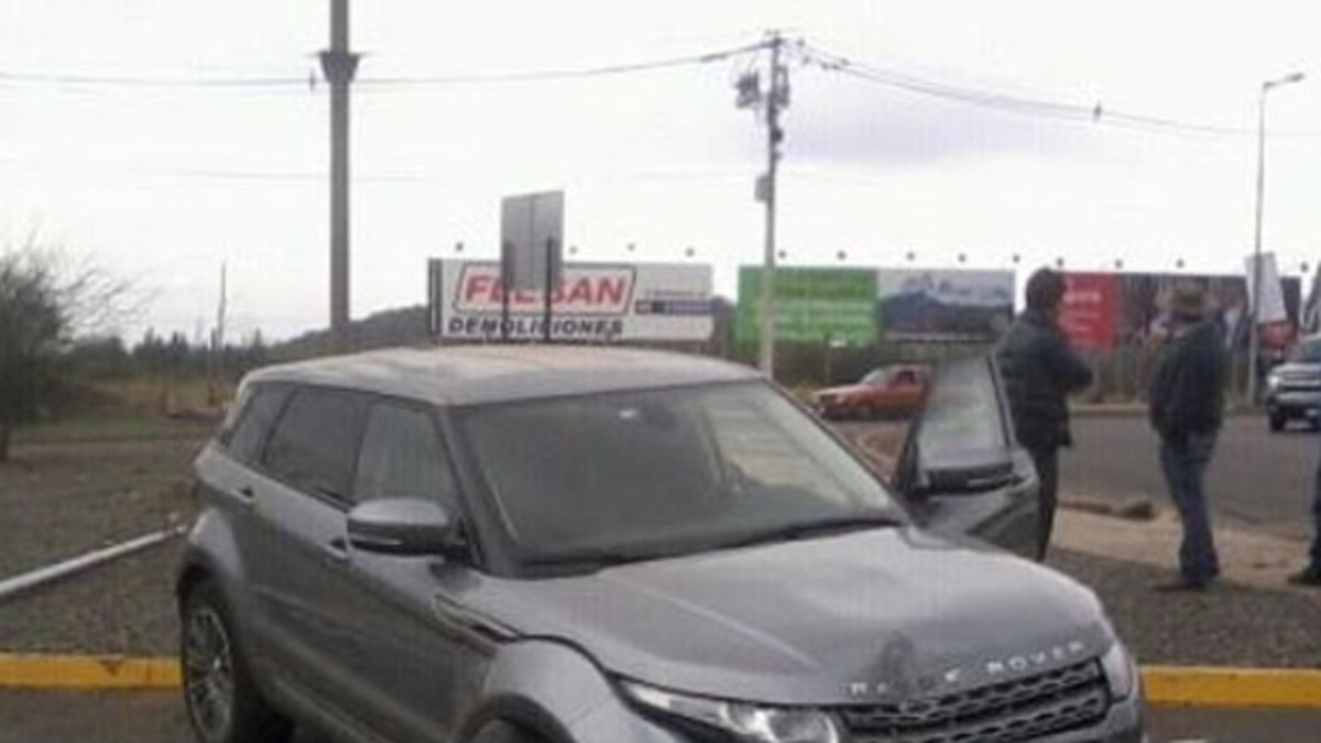 Así quedó la camioneta de Vicuña después del choque