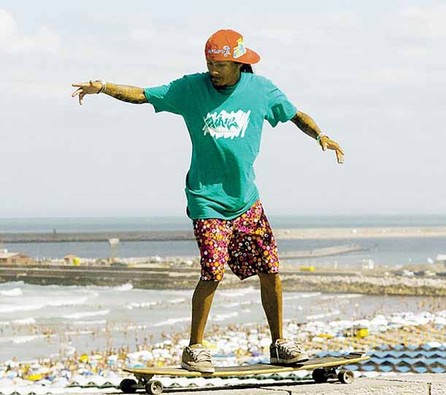 Se fue en skate de Berazategui a Mar del Plata