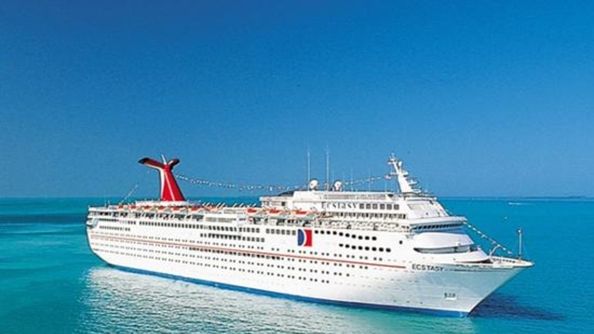 Crucero con 4 mil pasajeros naufragó por un incendio