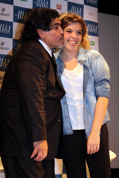 Maradona se emocionó en el debut de Dalma
