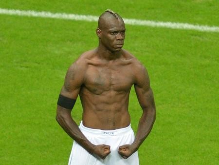 El festejo de Balotelli aparece hasta en la sopa