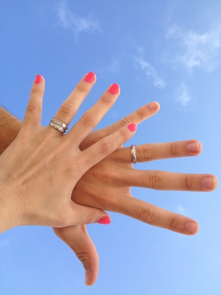 Silvina Luna le entregó el anillo al novio en Ibiza