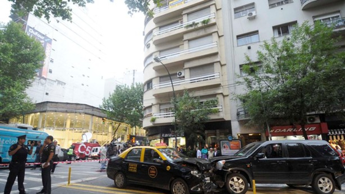 Otro taxista de contramano chocó en avenida Santa Fe