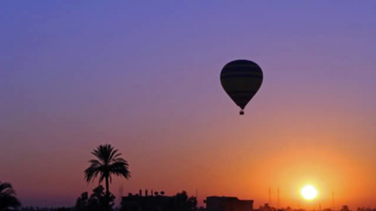 Se estrelló globo aerostático y fallecieron 18 turistas