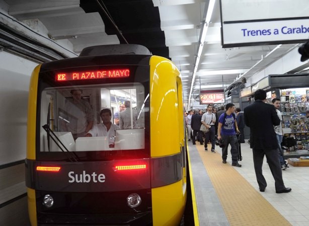 En el primer día evacuaron pasajeros de la línea A