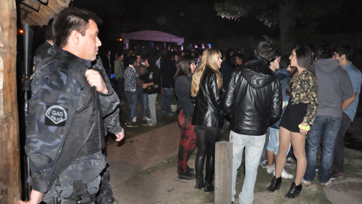 Se "infiltran" para clausurar una fiesta en una quinta