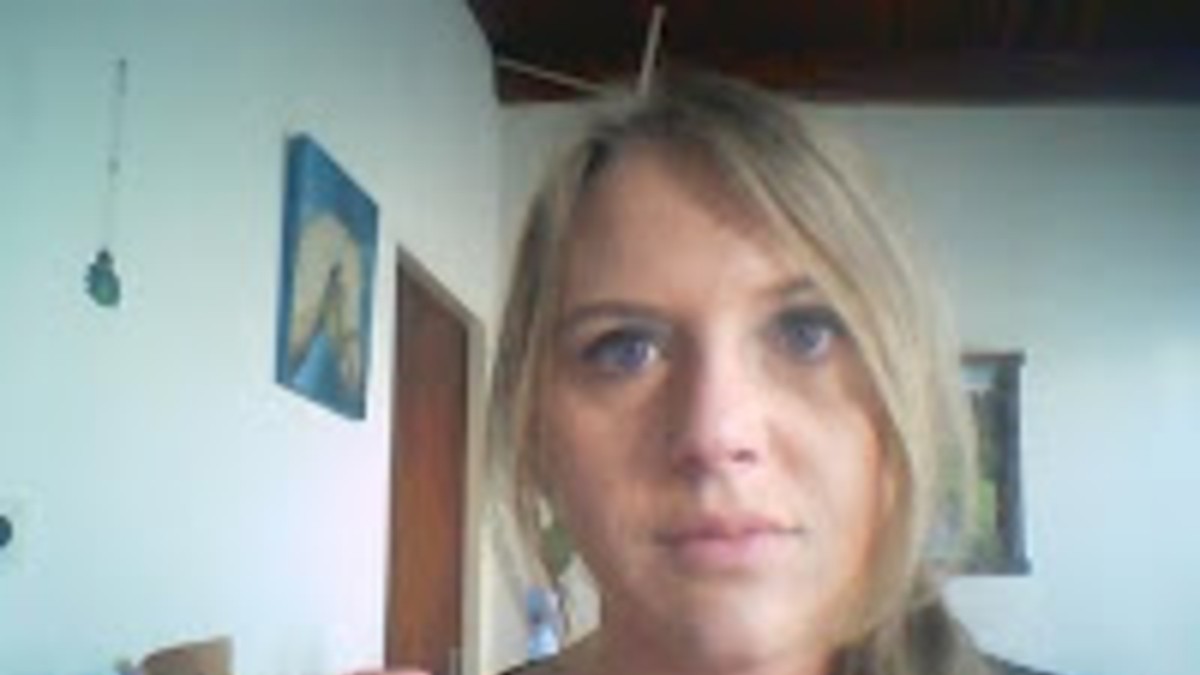 Detienen a una periodista por abusar de una mujer