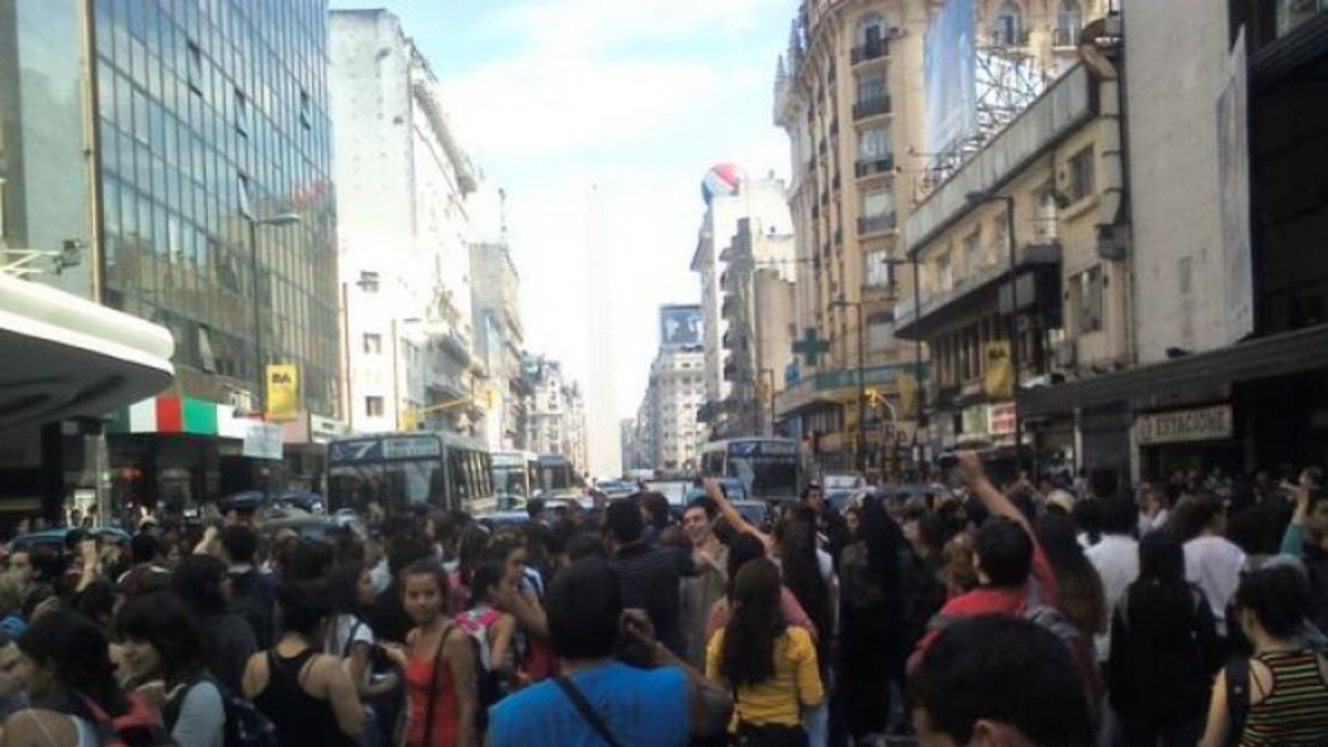 Por qué las fans de Dulce Amor cortaron Corrientes