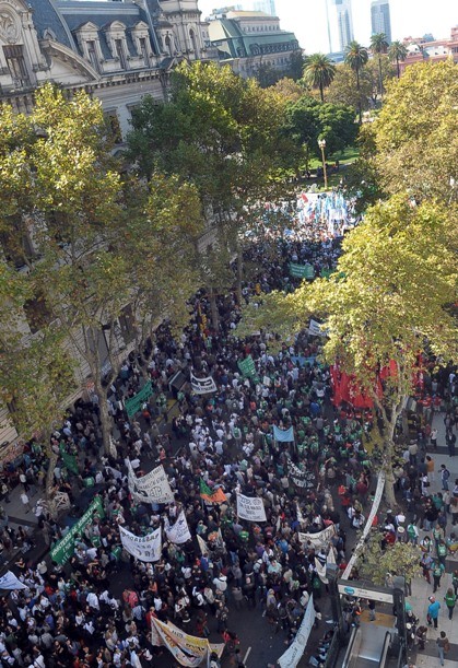 Marcha, paro y repudio por la represión en el Borda