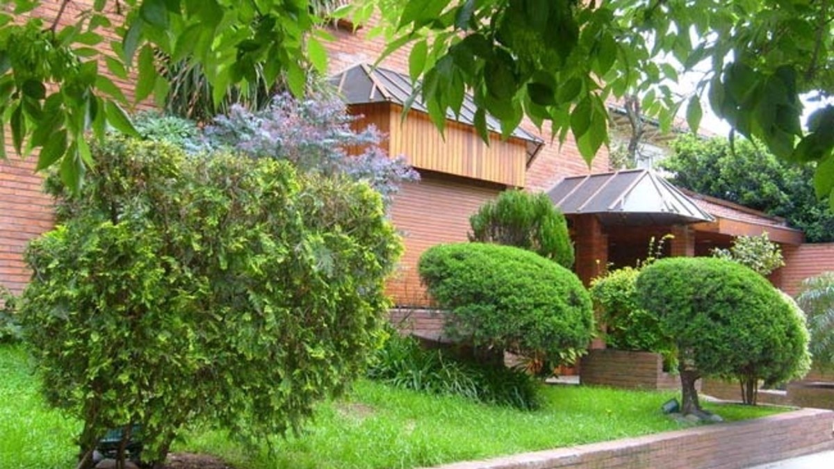 ¿Claudia quiere vender la casa donde vive Don Diego?