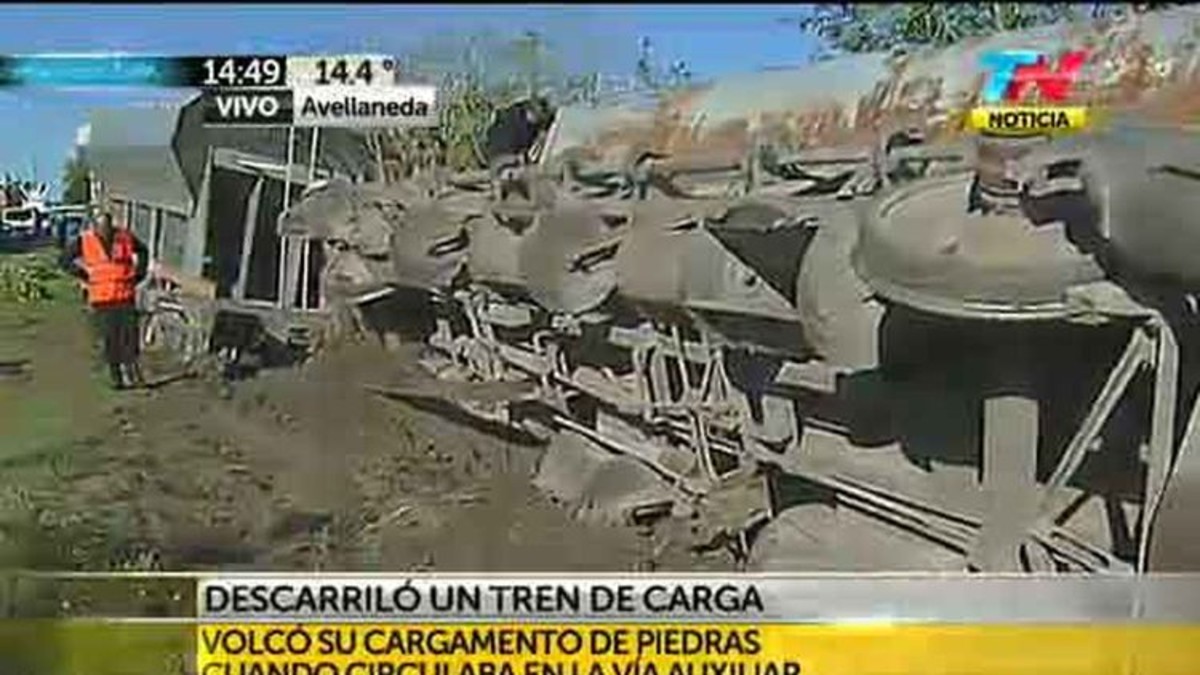 Descarriló un tren de carga: el barrio se llenó de piedras