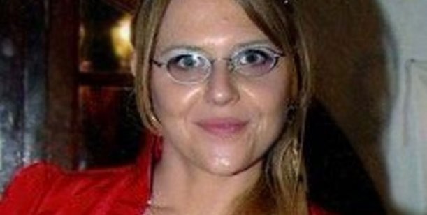 Detienen a una periodista por abusar de una mujer