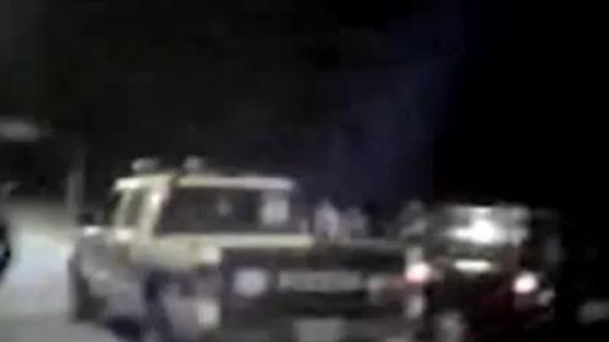 Escrachan a un patrullero corriendo una picada