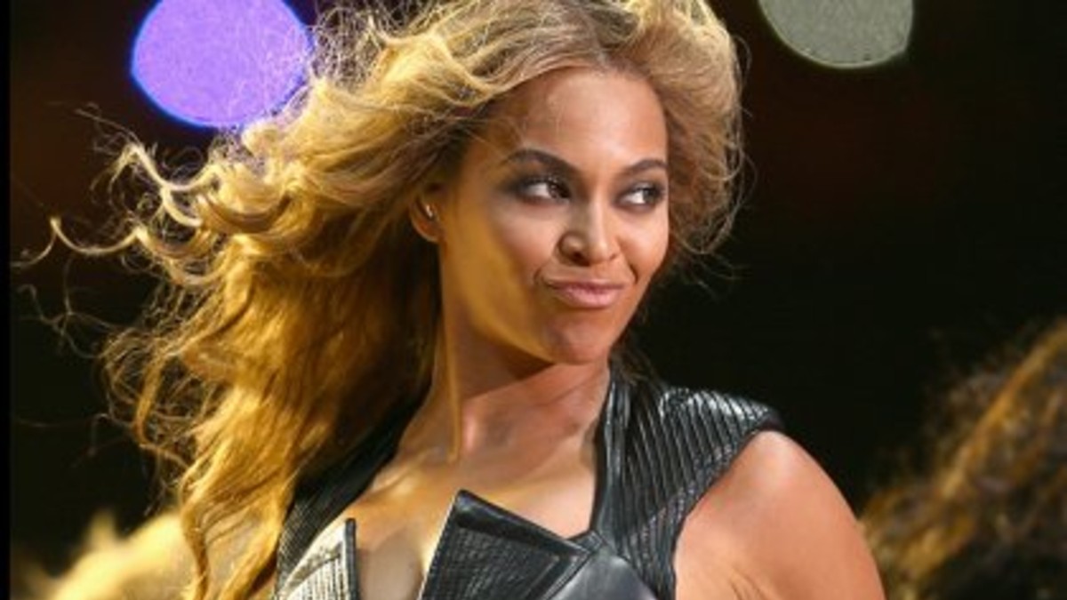 A Beyonce le tocaron la cola en pleno recital y enfureció