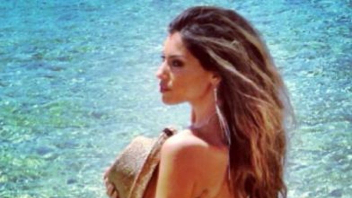 Esposa de un famoso futbolista comparte sus fotos más hot