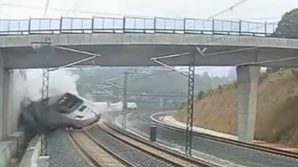 Impactante video: así descarriló el tren en España