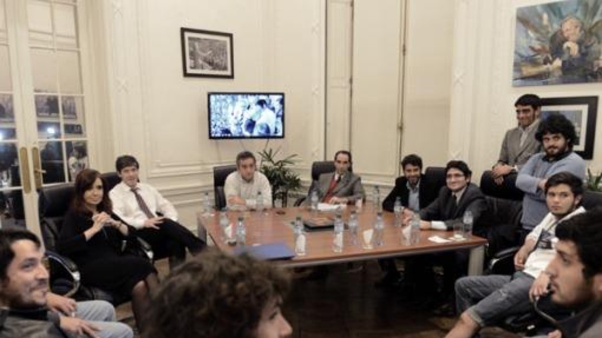 Cristina recibió a militantes agredidos en el Conurbano