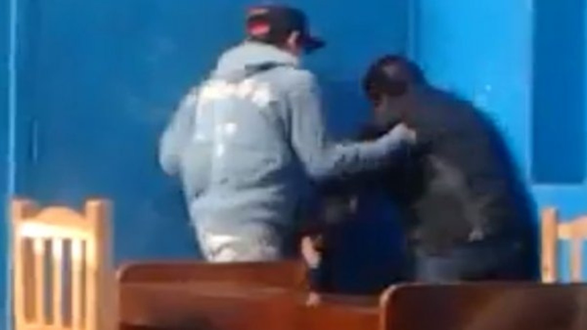 Filman cuando golpean a un pibe para "entretenerse"