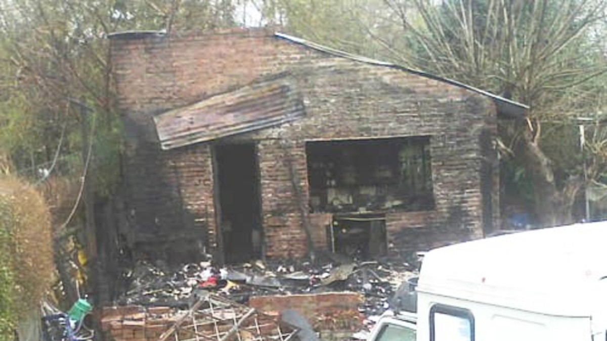 Un perro heroico salvó a su dueña del incendio de su casa