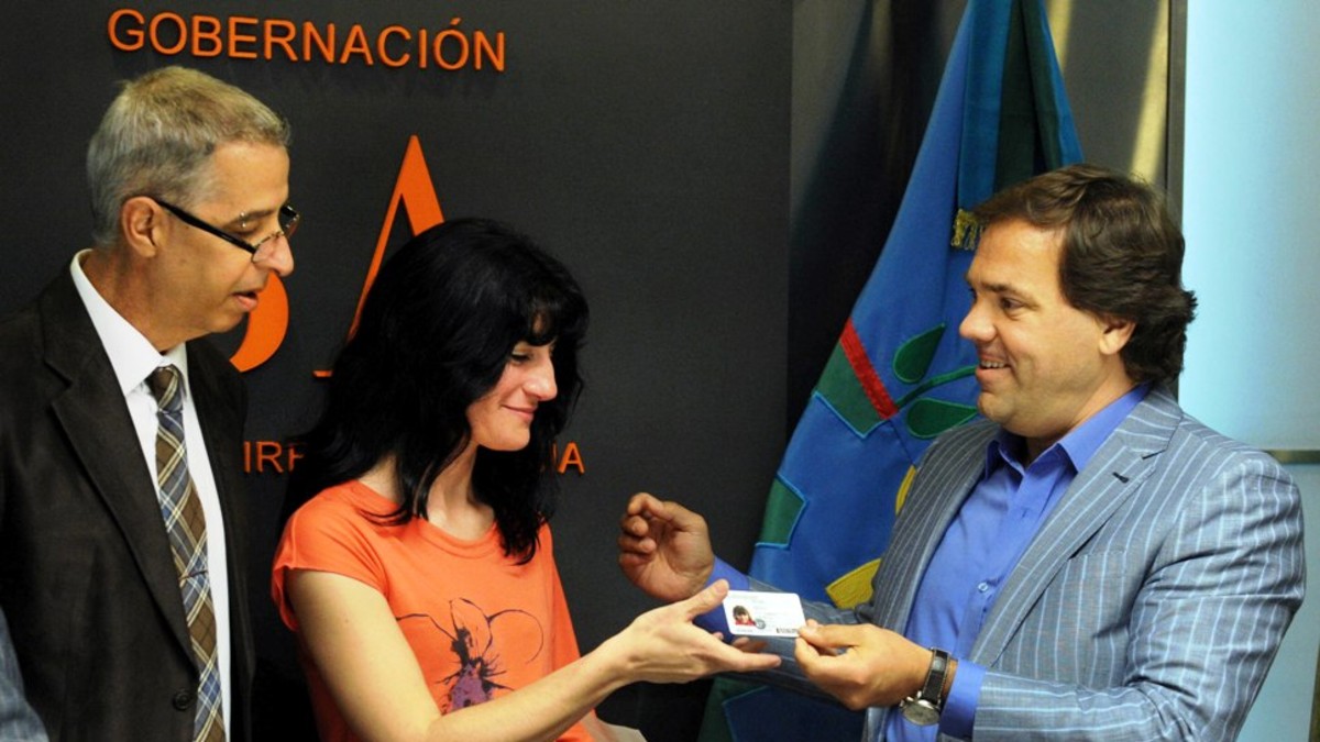 Le entregaron el DNI femenino a la nena trans