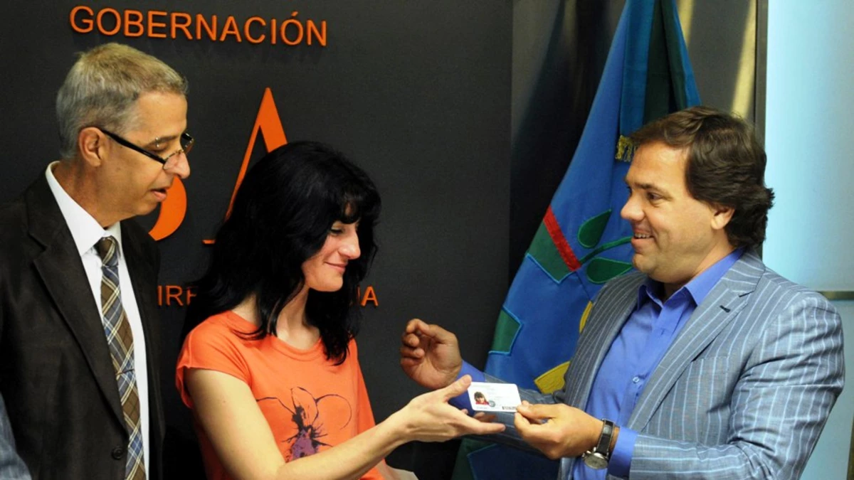 Le entregaron el DNI femenino a la nena trans