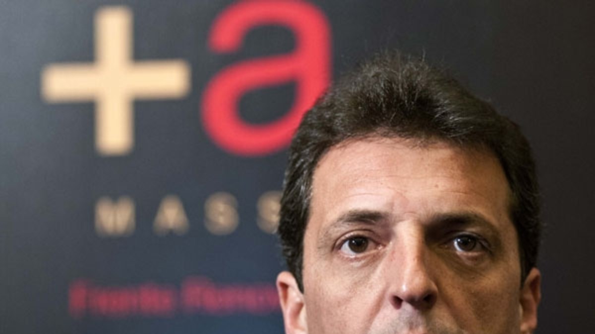 Massa se colgó de la luz y criticó al Gobierno nacional