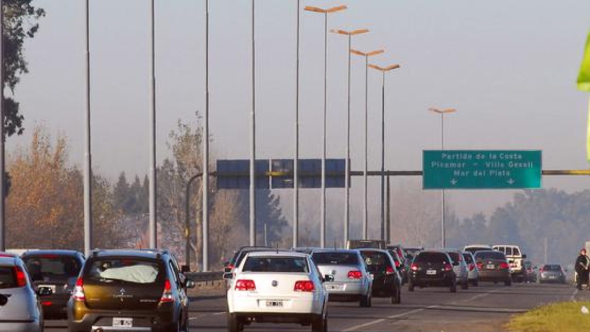 Éxodo: más de 2 mil autos por hora van hacia la costa Éxodo: más de 2 mil autos por hora van hacia la costa