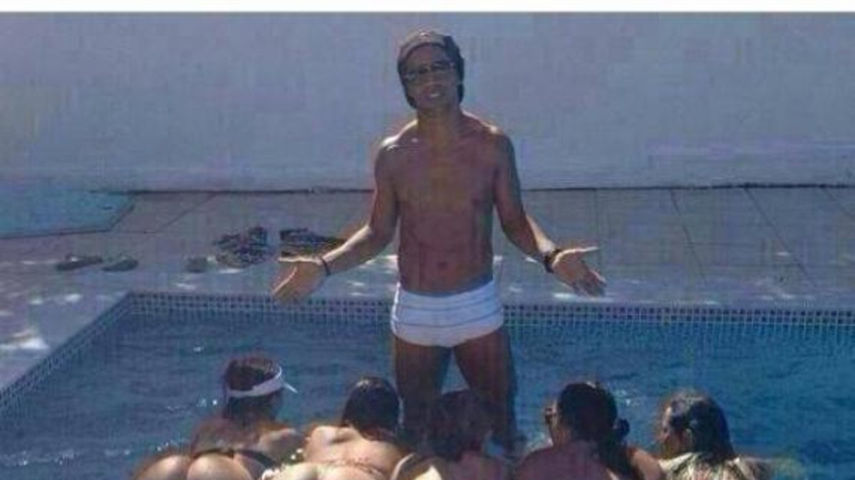 La foto de Ronaldinho rodeado de garotas muy hot