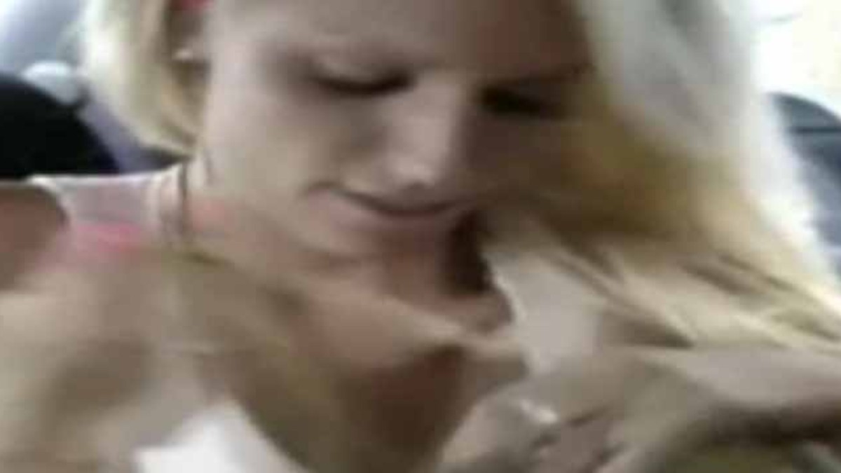 Annalisa ayudó a Vicky a desnudarse en un taxi