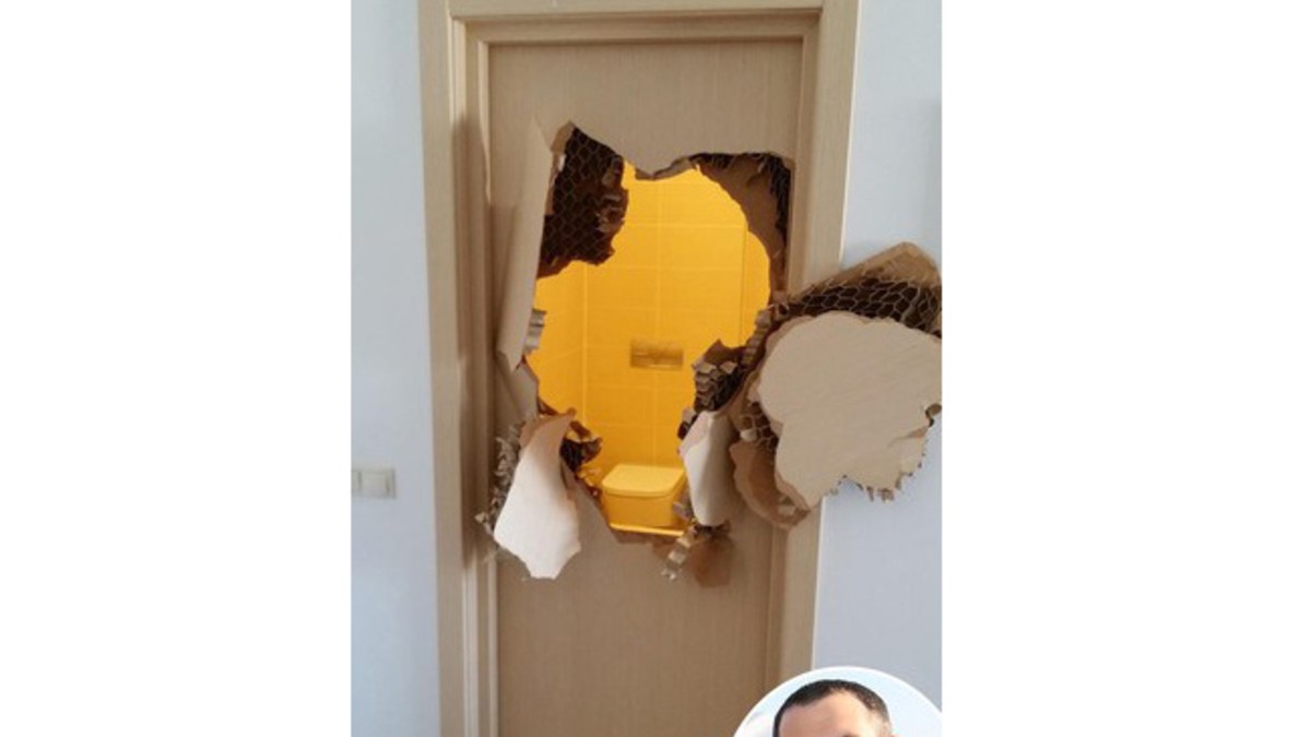 Quedó encerrado en el baño de los JJ.OO. y así salió