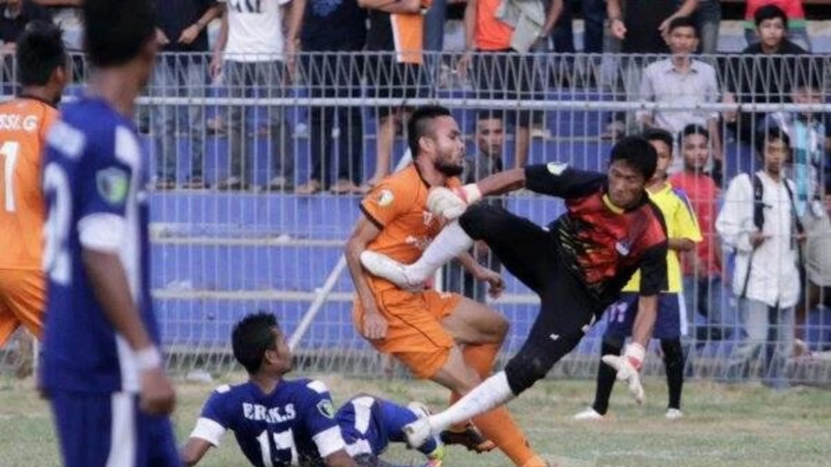 Arquero le causó la muerte a jugador con esta patada