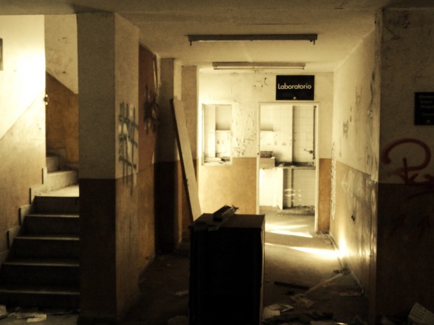 El hospital fantasma que se transformó en un "aguantadero"
