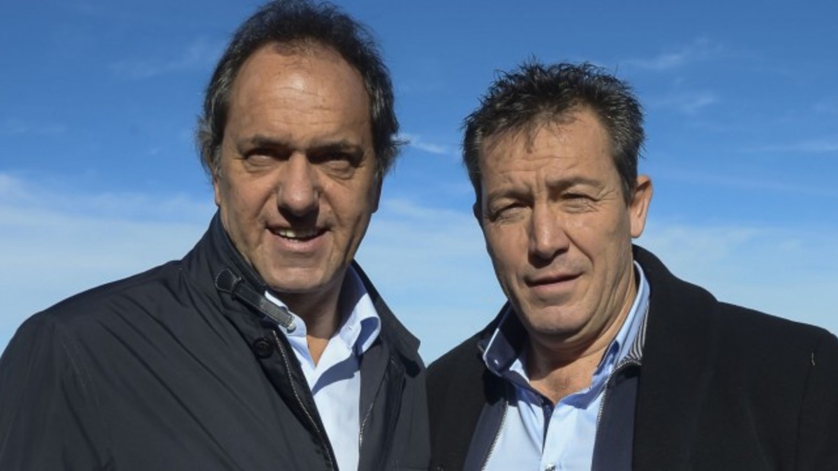 Scioli lanzó como candidato al ex futbolista "Chino" Tapia