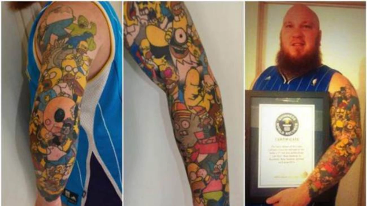 Entró al Guinness por tatuarse 41 Homeros en el brazo