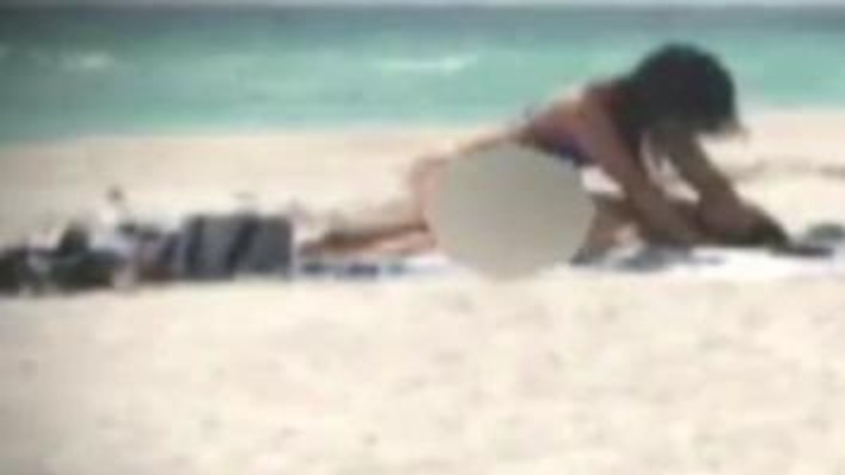 No aguantaron y los engancharon teniendo sexo en la playa