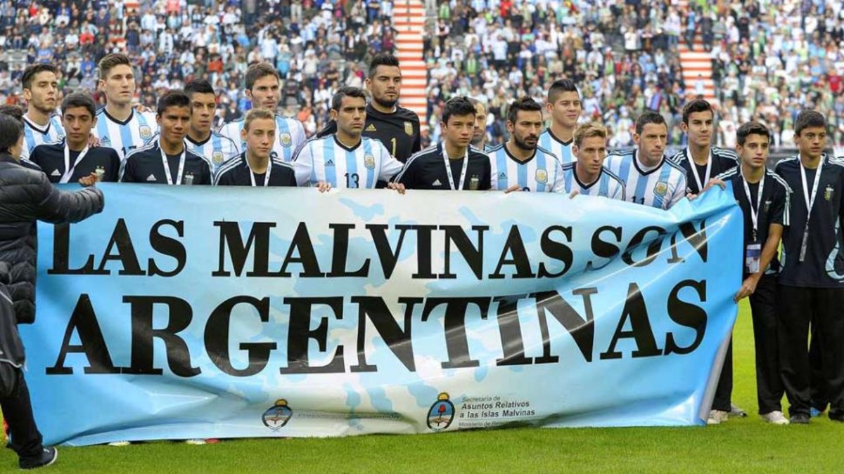 La FIFA multó a la AFA por un cartel sobre la soberanía de las Islas Malvinas