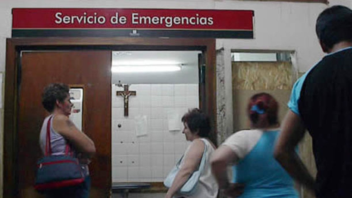Madre golpea a la doctora para que atienda a su hijo