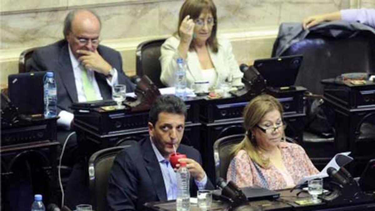 ¿Queda libre? Los faltazos de Massa en el Congreso